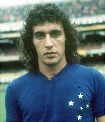 Nelinho tem 172 gols em 18 anos de carreira