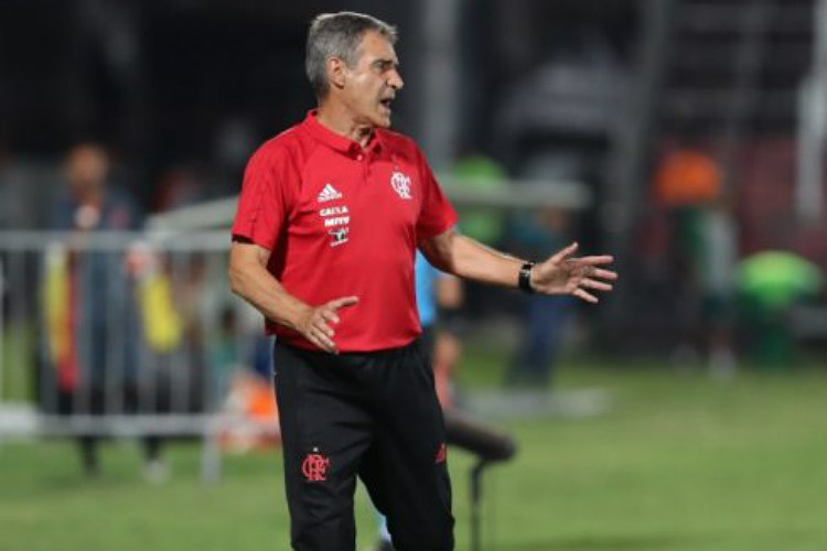 Carpegiani diz que Flamengo não precisa de grandes reforços: "Vamos encontrar soluções no elenco"