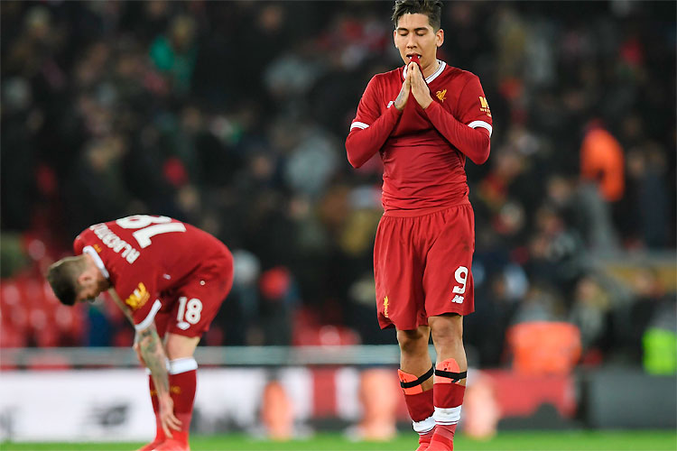 Roberto Firmino lamenta eliminação surpreendente do Liverpool, após tropeço em casa e de virada