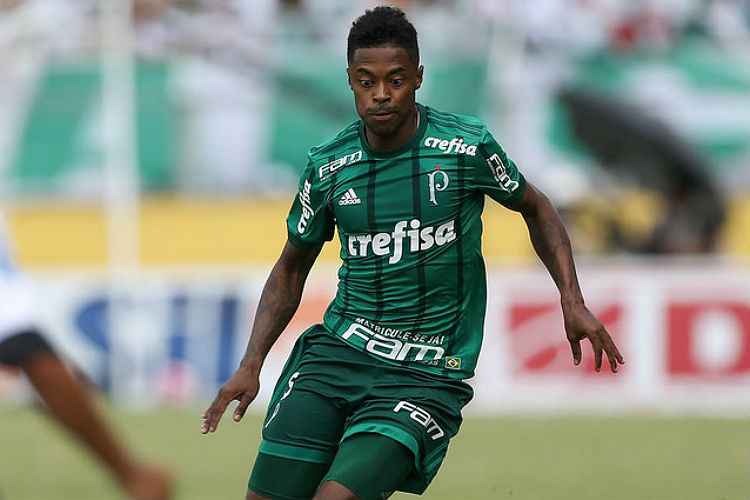 Michel Bastos começou o ano como reserva do Palmeiras e recebeu a chance de atuar contra o Bragantino
