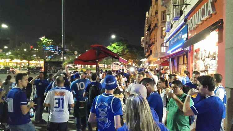 Em 2015, torcida do Cruzeiro foi em bom número a Buenos Aires para duelo com o River pelas quartas