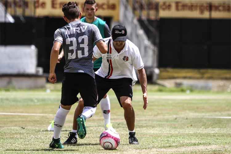 "Nós vamos ter que buscar algumas peças que resolvam esses problemas", disse Júnior Rocha