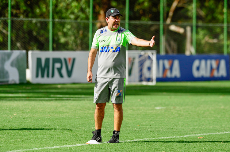 Enderson Moreira acha importante enfrentar logo um time do porte do Cruzeiro