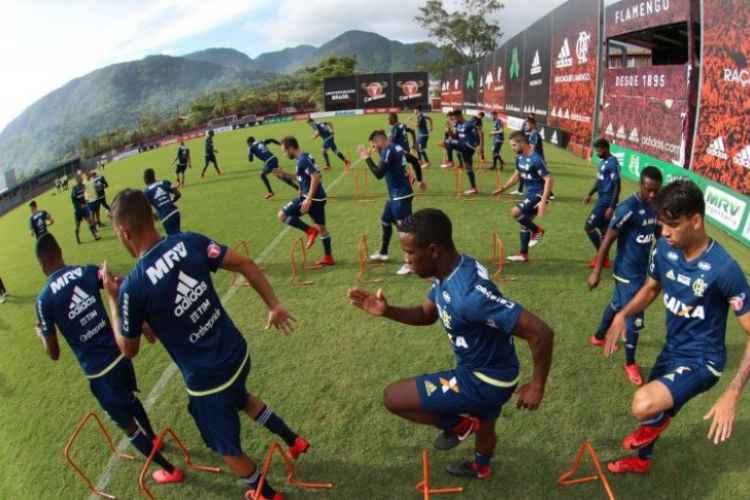 A delegação rubro-negra viajou para Brasília neste sábado