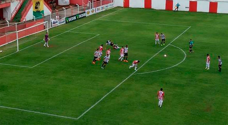 Debaixo de muita chuva, o Villa Nova conseguiu sua segunda vitória no Campeonato Mineiro