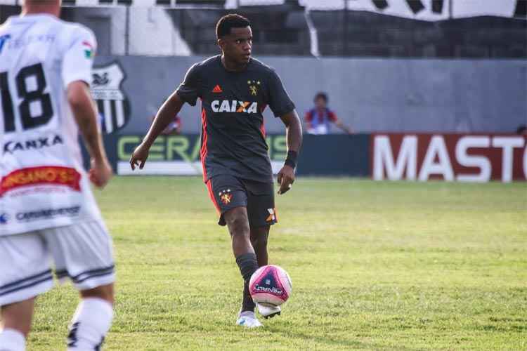 "(Rithely) vai evoluir, lógico. Faz tempo que não joga um jogo completo", projetou Nelsinho