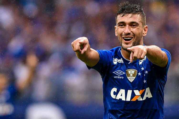 Meio-campista uruguaio da Raposa considerou o gol contra o América o mais bonito pelo Cruzeiro