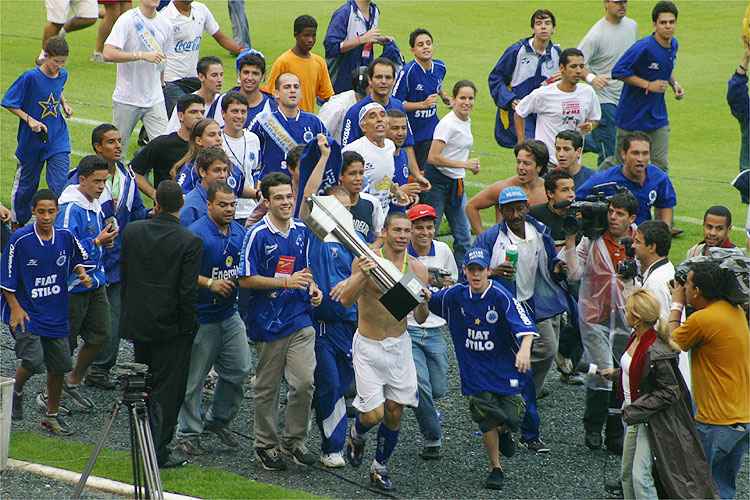 Com Luxemburgo, Cruzeiro ganhou Campeonato Mineiro, Copa do Brasil e Brasileiro de 2003