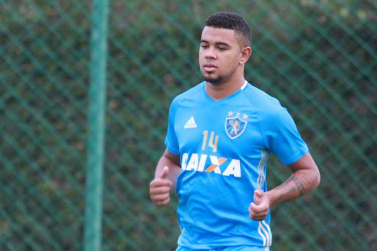 "Um jogador desse não pode ficar no Sport", disparou o técnico Nelsinho Batista