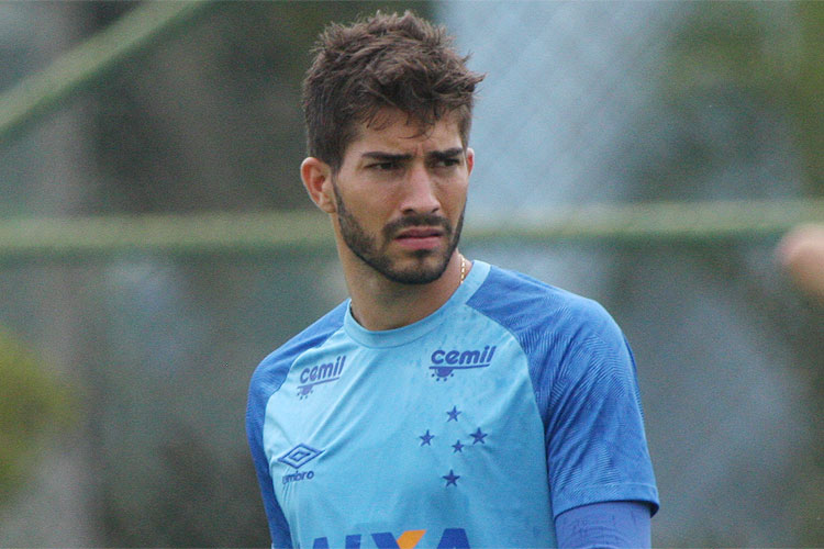Lucas Silva passou a ser dúvida no Cruzeiro para a partida de sábado contra o Boa, no Mineirão