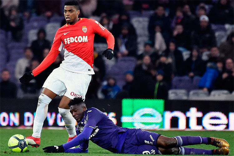 Ex-atleticano Jemerson disputa com Yaya Sanogo, do Toulouse: Monaco pode ver PSG abrir grande folga