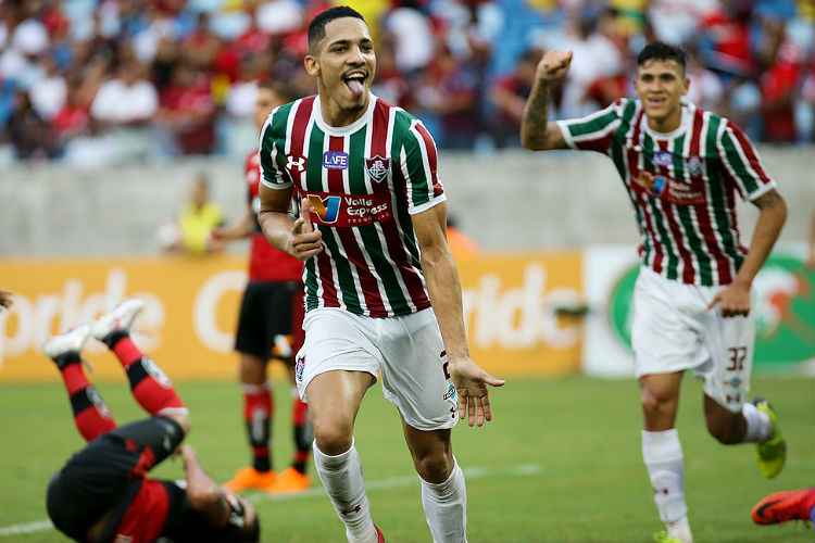 Gilberto comemora gol sobre Flamengo em goleada do Fluminense pela Taça Rio, em Cuiabá