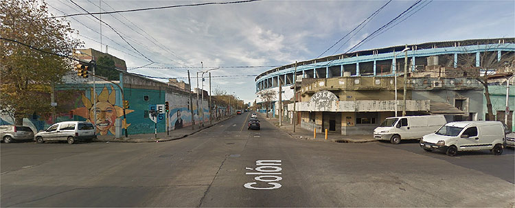 Google Street View mostra cruzamento das ruas Colón e Alsina, perto do El Cilindro, em Avellaneda