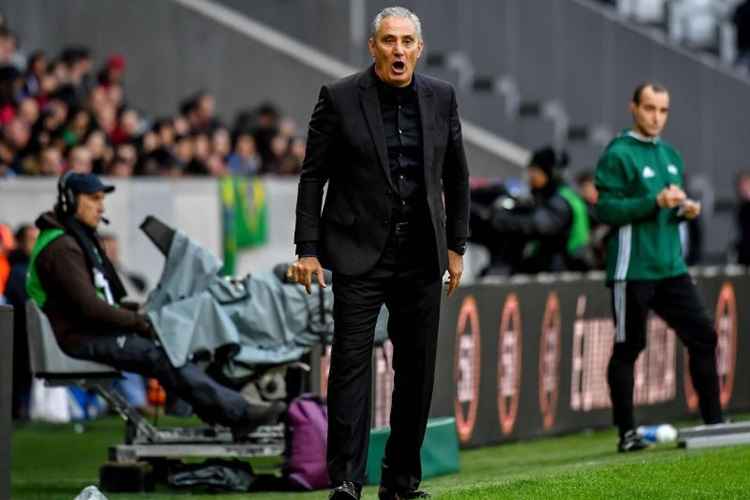Em 14 jogos "coincidentes" com Felipão, Tite tem resultados melhores em período anterior à Copa do Mundo