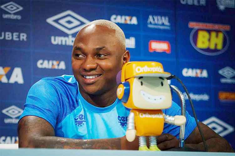Sassá se mostrou contente pelo retorno aos gramados após se recuperar de lesão no joelho direito