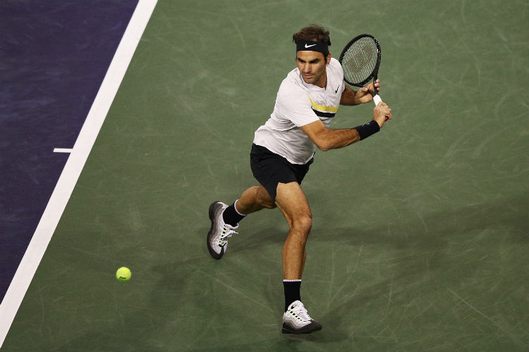 O duelo do Federer quase nem começou porque uma garoa começou cair enquanto os tenistas aqueciam