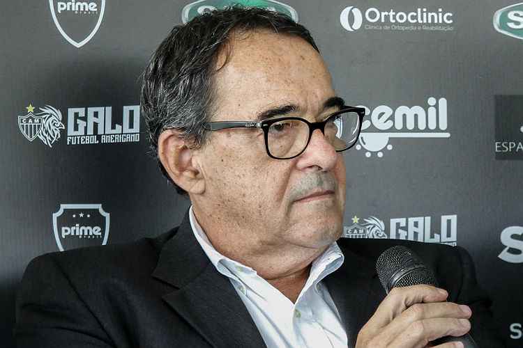 Bebeto de Freitas passou mal logo depois de apresentar o time de futebol americano do Galo