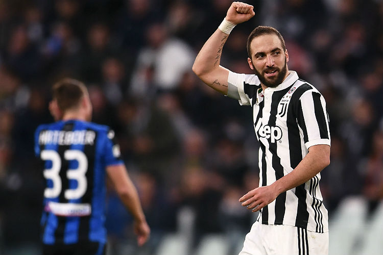 Argentino Gonzalo Higuaín marcou o primeiro gol da Juventus na vitória por 2 a 0, contra a Atalanta