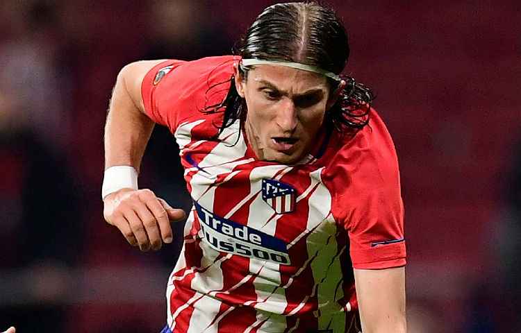 Sem tempo de recuperação previsto, Filipe Luís pode ser baixa na Seleção Brasileira para Copa