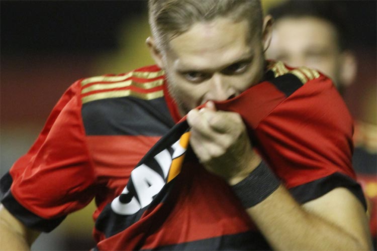 Marlone: "A satisfação é muito grande por poder estar vestindo a camisa do Sport, um clube grande"