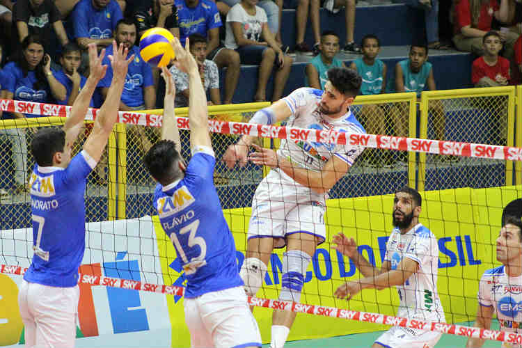 Taubaté levou a melhor sobre o Minas, neste domingo, no Ginásio do Abaeté, pelas quartas da Superliga