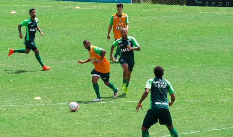 Jogadores do América aproveitam o tempo antes da estreia no Brasileiro para ajustar a equipe