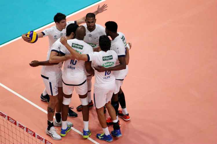 Cruzeiro venceu segunda partida contra o Canoas por 3 sets a 0 e avançou às semifinais da Superliga
