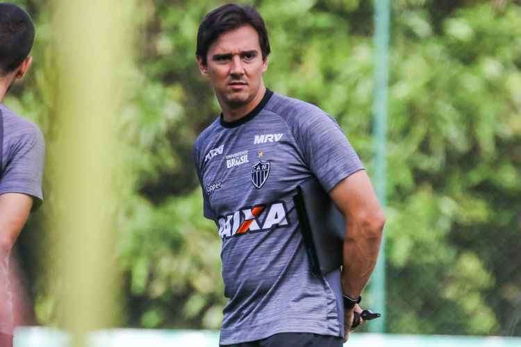 Sempre ligado: Thiago Larghi disse que, como treinador, passa 24 horas pensando em futebol