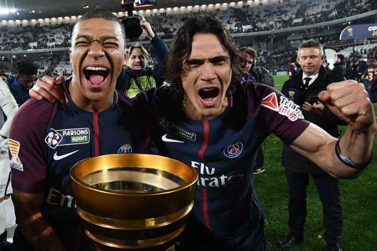 Cavani faz dois, PSG vence Monaco e conquista Copa da Liga Francesa