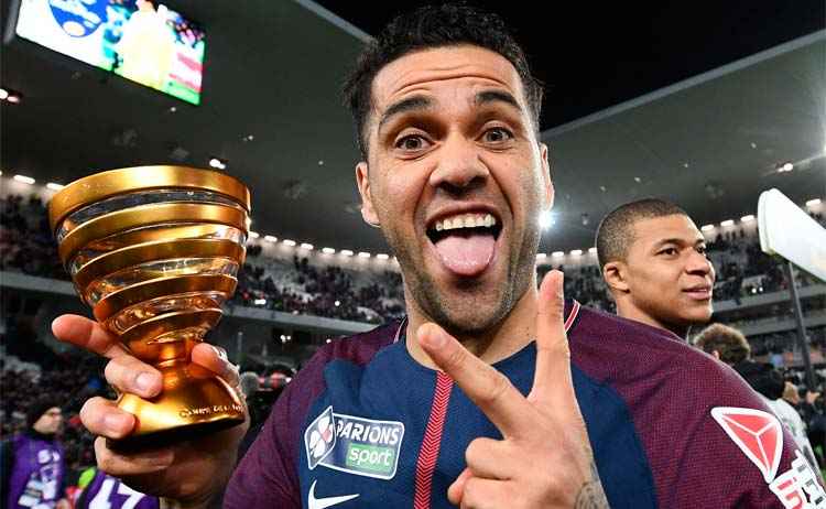 No sábado, Dani Alves, de 34 anos, chegou ao seu 36º título na carreira