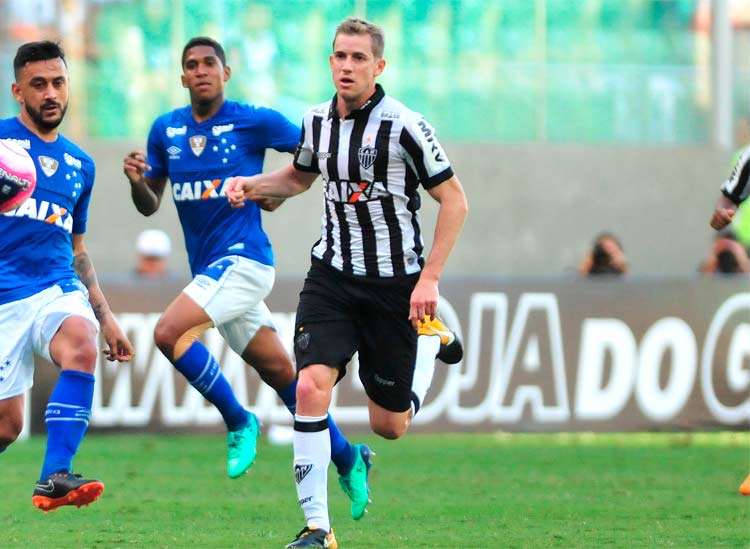 Volante Adilson marcou seu primeiro gol com a camisa do Atlético no clássico com o Cruzeiro