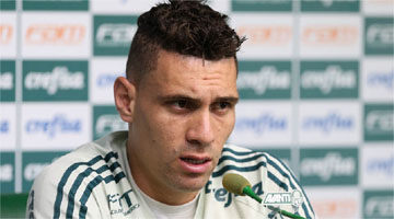 Jogador é um dos cotados a ser titular contra o time peruano
