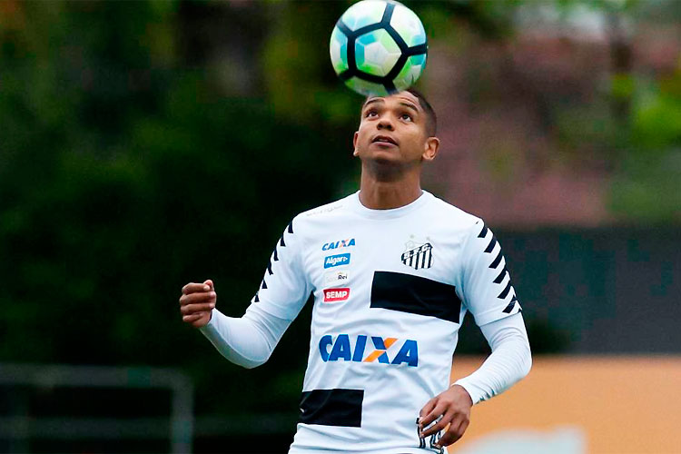 David Braz está com edema na coxa esquerda e não sabe se poderá atuar contra o Estudiantes