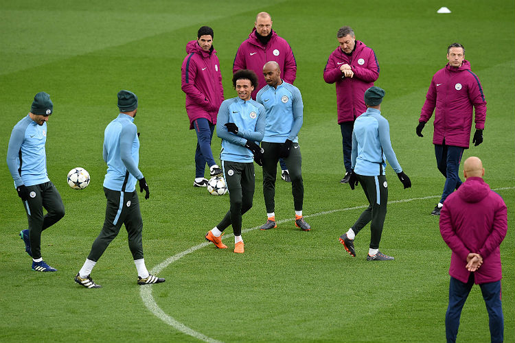 Soberano no Campeonato Inglês, Manchester City tenta obter vantagem no jogo de ida contra Liverpool