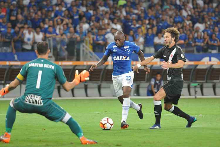 Sassá foi uma das armas do Cruzeiro no segundo tempo, mas nem o atacante conseguiu marcar