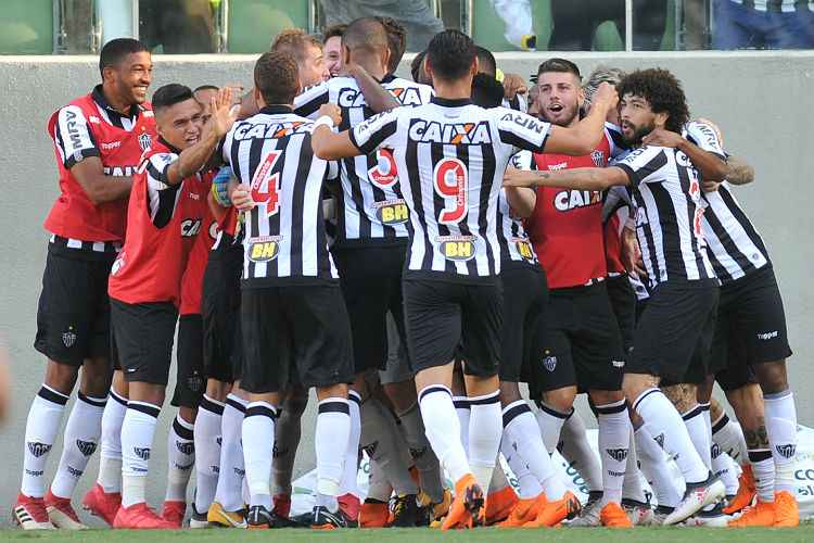 Jogadores do Atlético comemoram gol marcado na vitória sobre o Cruzeiro na ida da final