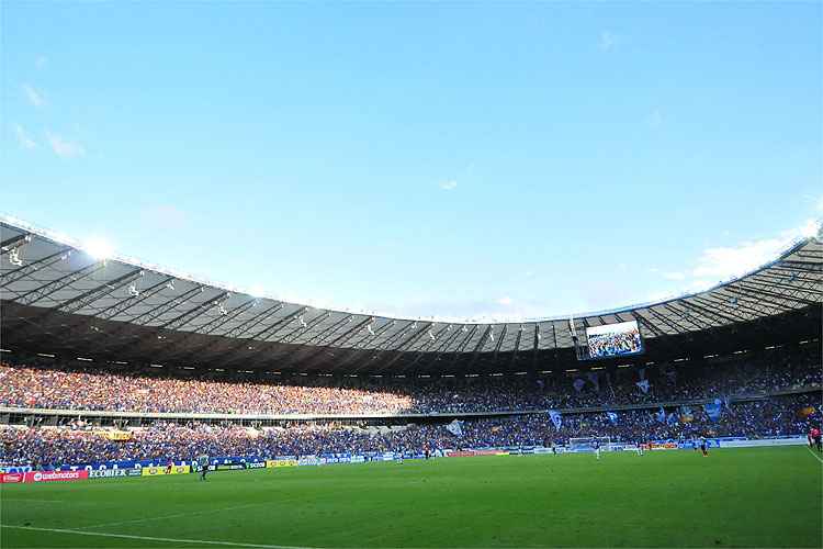 Torcida do Cruzeiro fez festa bonita na decisão do Campeonato Mineiro, contra o Atlético, no Mineirão