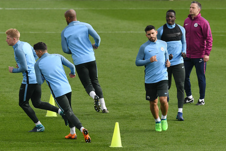 Com missão de fazer ao menos três gols, Manchester City conta com retorno de Aguero nesta terça