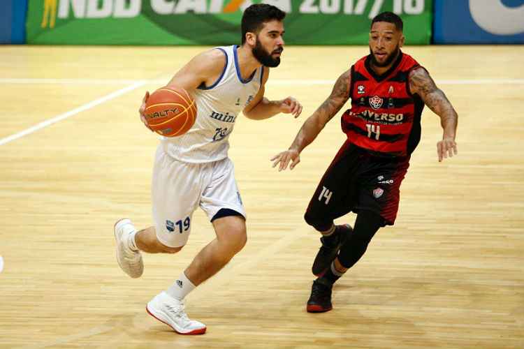 Série está empatada em 2 a 2 e o time vencedor garante vaga nas quartas, quando enfrentará o Flamengo 