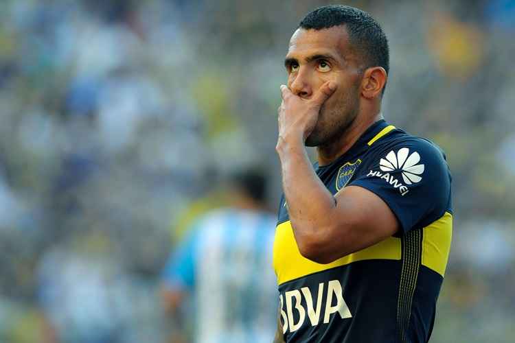 Téves terá mais uma chance de marcar contra o Palmeiras