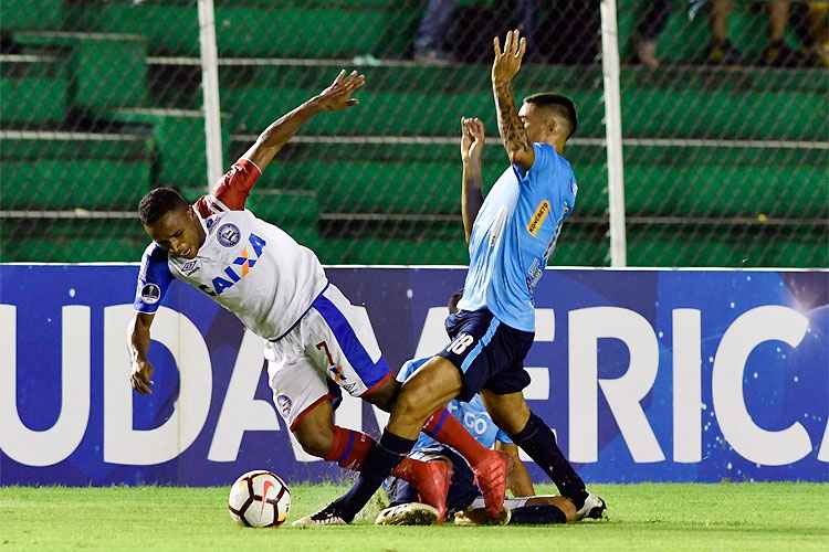 Bahia poupou titulares no começo do jogo e acabou batido pelo Blooming fora de casa na estreia