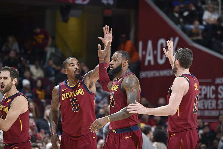 Poupado em parte do jogo, LeBron atingiu feito inédito na carreira em derrota do Cavs para Knicks