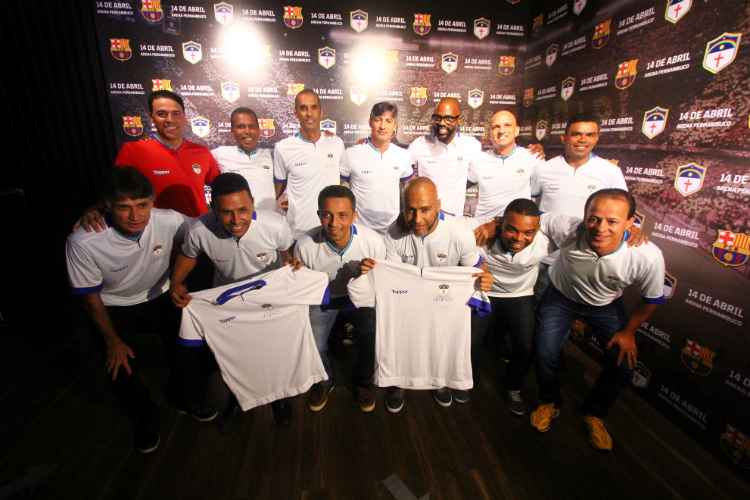 Uniforme foi produzido pela Topper especialmente para o amistoso na Arena de Pernambuco