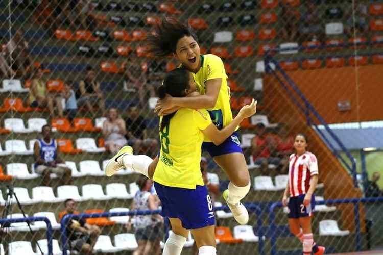 Jogadora foi a mais nova no grupo que enfrentou o Paraguai duas vezes