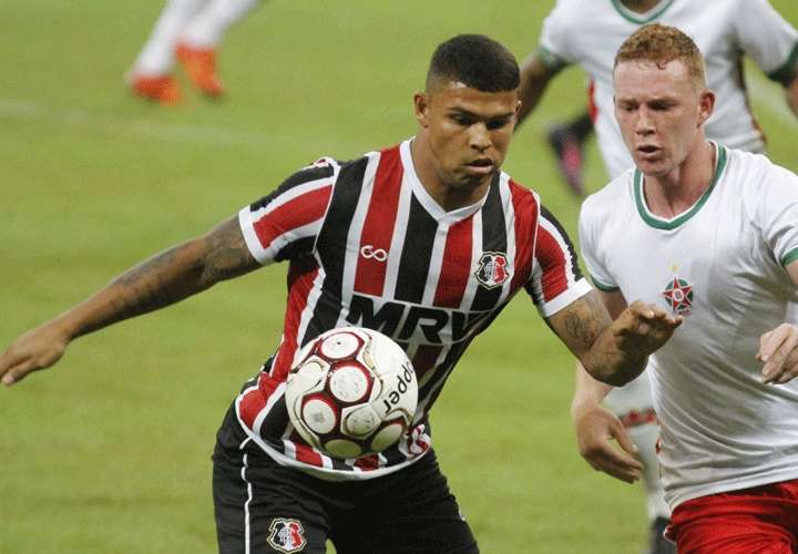 No ano passado, Pitbull disputou 38 partidas pelo Santa Cruz e marcou nove gols