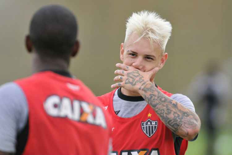 Róger Guedes vive momento complicado no Atlético, especialmente após erro contra o Vasco