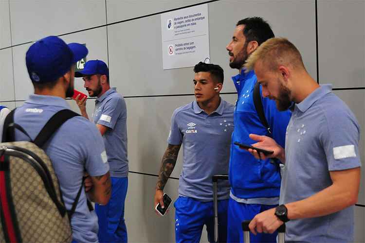 Lucas Romero embarcou com a delegação do Cruzeiro para o Chile, onde o Cruzeiro enfrenta La U