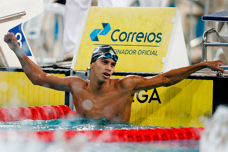 Guilherme Costa comemora vitória com quebra de recorde sul-americano nos 800m livre no Maria Lenk