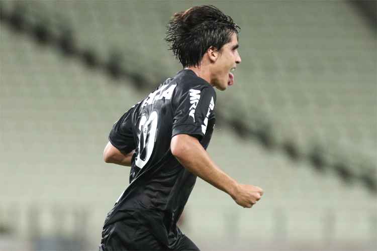 Contra o Ferroviário, Gustavo Blanco comemorou muito o primeiro gol marcado com a camisa do Atlético