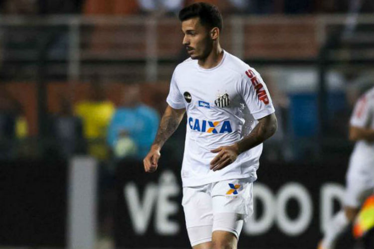 Lateral esteve próximo de acerto com o rival Corinthians, mas negociação sofreu entraves jurídicos